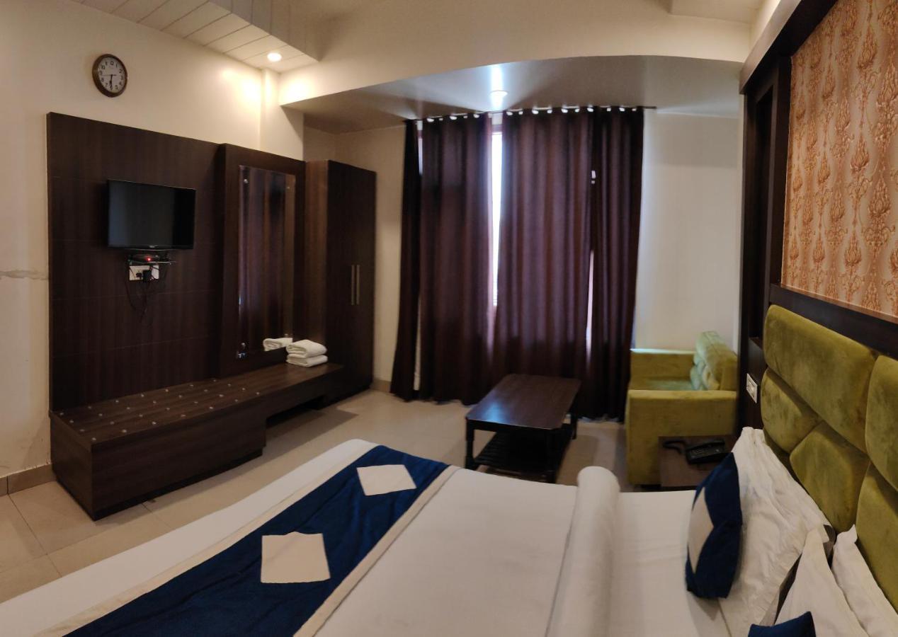 Hotel Krishna Katra  Esterno foto