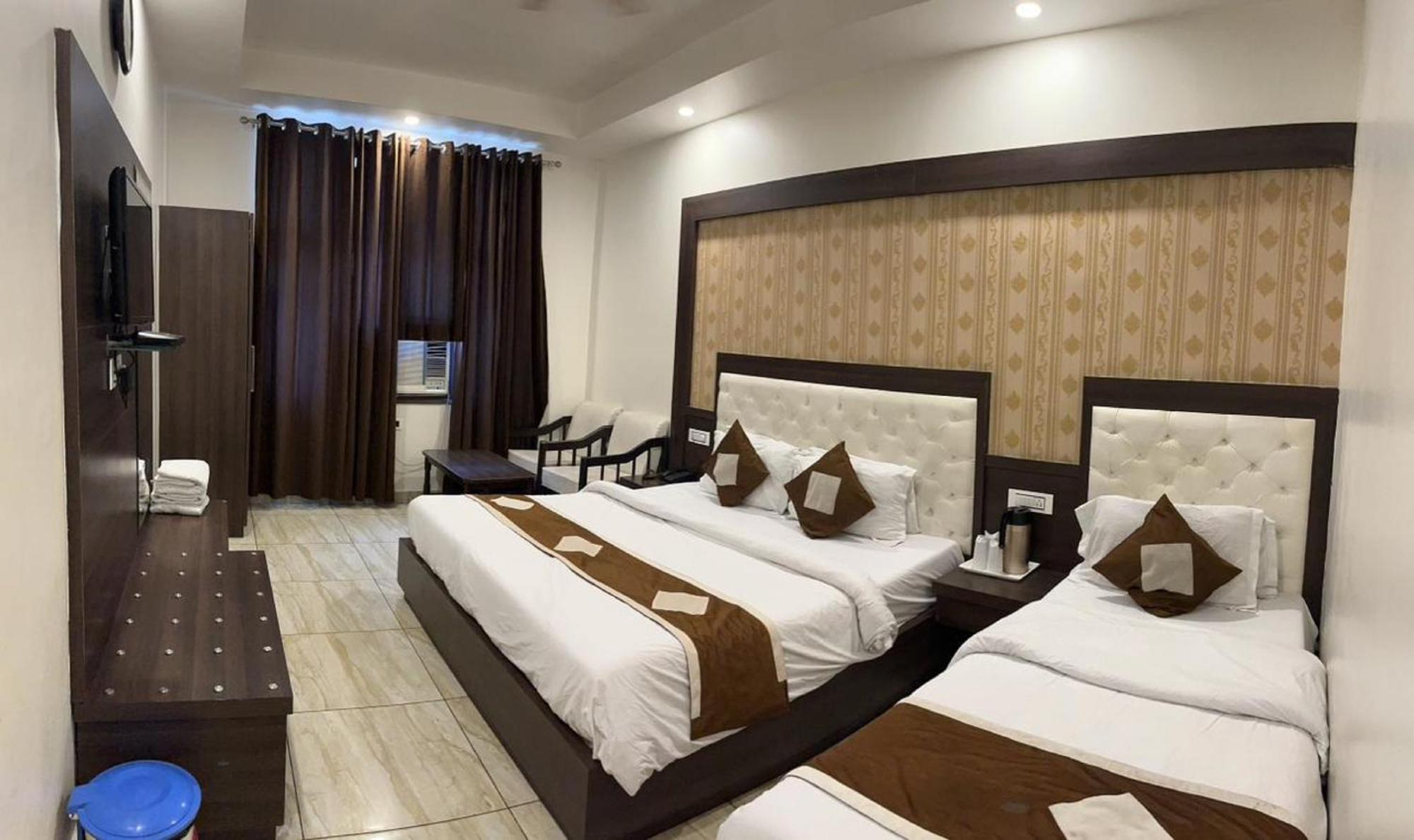 Hotel Krishna Katra  Esterno foto
